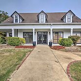 Starkvegas Clubhouse ~ 2 Mi to MSU Campus!