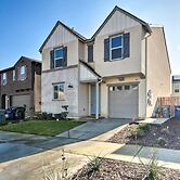 4 Mi to City Center: Family-friendly Retreat!