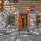 Cozy Easton Cabin w/ Wenatchee Nat'l Forest Views!