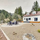 Charming Florence Home w/ Fire Pit & River Views!