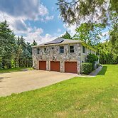 Hudson River Views: Briarcliff Manor Home w/ Deck