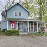 Spacious Lakeside Cottage - 2 Miles to Marblehead!