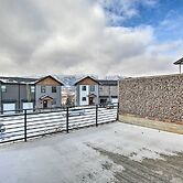 Modern Mountain Escape Near Slopes, Lakes & Trails