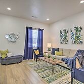 Modern Mountain Escape Near Slopes, Lakes & Trails