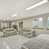 Spacious Kent Home: Great for Large Families!