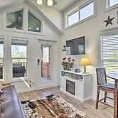 4 Mi to Dtwn: Mckinney Tiny Home w/ Fire Pit