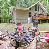 Cabin w/ Deck & Screened-in Porch in New Market!
