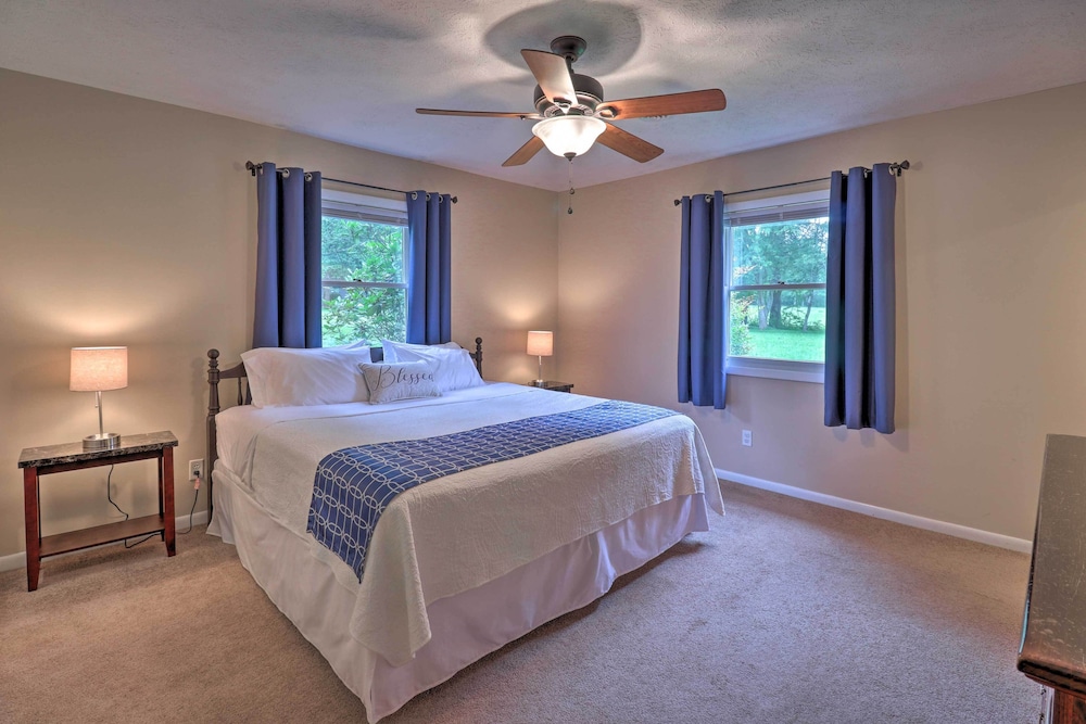 Hendersonville Home w/ Fire Pit: 5 Mi to Downtown!