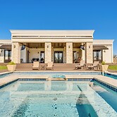 Stunning Ranch Villa: Private Pool & Hot Tub!