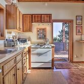 Romantic Ridgetop Escape w/ Hot Tub Near Mendocino