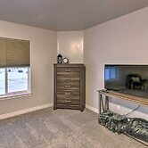 Cozy Anchorage Townhome < Half Mile to Jewel Lake!