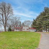 Central & Private Milan Home ~ 10 Mi to Sandusky!