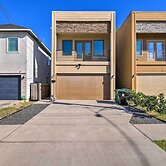 Modern Houston Townhome - 3 Mi to Downtown!