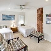 Charming Old Saybrook Home: Half-mi to Sand & Sea!