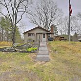 Walk to Marina: Cute Gilford Cottage w/ Grill
