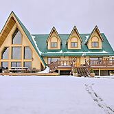 A-frame Home w/ Breathtaking Views & Hot Tub!