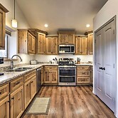 Cozy Designer Home w/ Gorgeous Mountain Views!