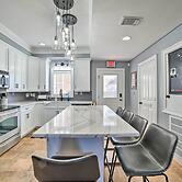 Modern Retreat ~ 1/2 Mi to Bryant-denny Stadium