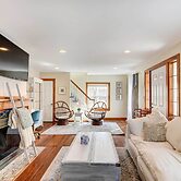 Beautiful Portsmouth Cottage By the Sea w/ Jacuzzi