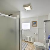 Quaint DT Greenport Apt - 2 Mi to Shelter Island!