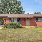Cozy Home w/ Grill: Walkable Oxford Location