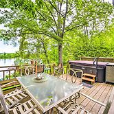 Cozy Retreat w/ Hot Tub, on Sleepy Hollow Lake!