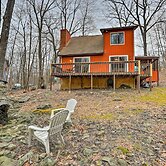 4 Mi to Tubing: Cozy Bushkill Cabin w/ Deck!