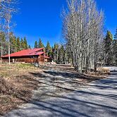 Charming Leadville Retreat w/ Private Hot Tub