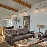 Pet-friendly Duplex w/ Northern Lights Aurora View