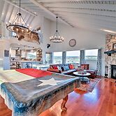 Spacious Getaway ~ 12 Acres, Views, & Hot Tub!