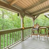 Smoky Mountain Log Cabin Close to Rafting!