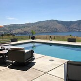 Lavish Lake Chelan Escape: Pool & Panoramic Views