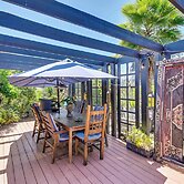 Bohemian Wonderland: Benicia Bungalow w/ Pergola!
