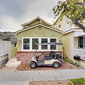 Steps to Beach & Bites: Catalina Island Retreat!