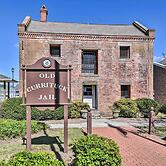 Cozy Currituck Home w/ Fire Pit Near Ferry!