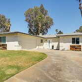 Pool & Spa: Palm Desert Home Near Golf!