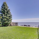 La Petit Maison - Lakefront Oshkosh Home!