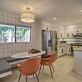 Chic Palm Springs Gem w/ Patio + Pool Access!