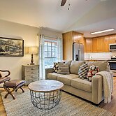 Walk to Main Street Eats: Remodeled Saluda Apt