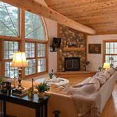 Viola Lakefront Escape w/ 3 Kayaks & Paddle Board