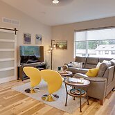 Anchorage Apartment w/ a View ~ 3 Mi to Airport