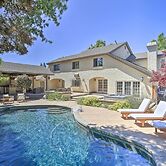 Redding Getaway w/ Hot Tub & Outdoor Kitchen!