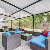 Sarasota Home w/ Screened Porch, Walk To Zoo!