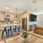 7 Mi to Lewisville Lake: Family Townhome in Frisco