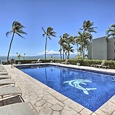 Hawaii Haven: Condo w/ Community Pool, Ocean Views