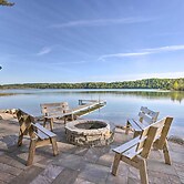 Lake Cabin in Honor w/ Hot Tub, Dock & Sauna!