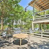 Waterfront Cottage in Fort Towson w/ 2 Decks!
