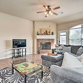 San Antonio Retreat w/ Fireplace + Pool Access!