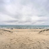 Immaculate Family Townhome - Walk to Beach!