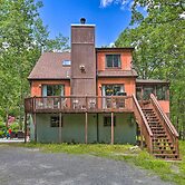 Bushkill House w/ Deck & Community Amenities!